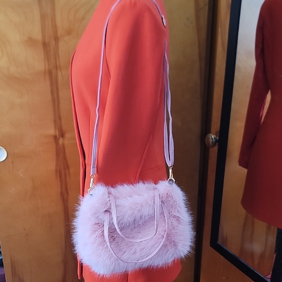 Elegant Pink Faux Fur Shoulder Bag - Picture 12 of 13